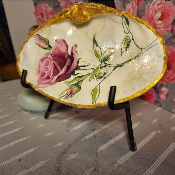 DECOUPAGE CLAM SHELL DECOUPAGE PINK ROSE 🌹 ON A CLAM SHELL TRINKET DISH - Picture 3 of 10